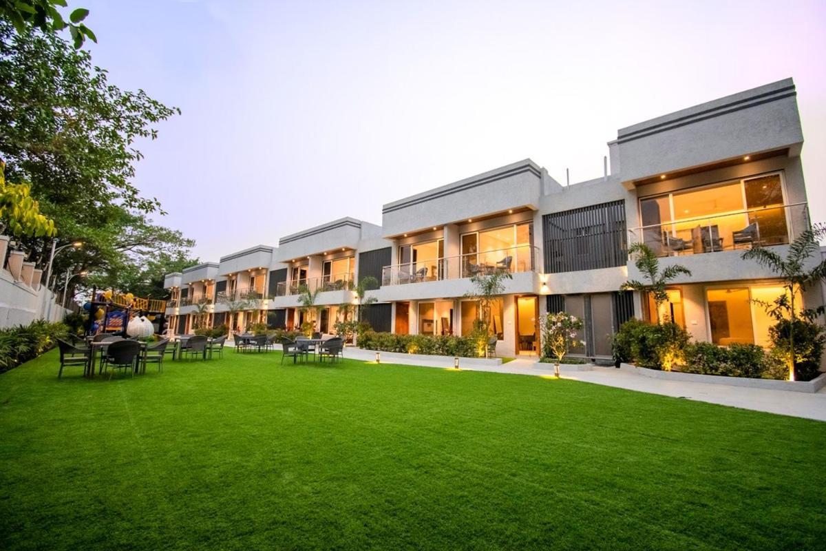 Meritas Aura Resort Lonavla Exterior foto