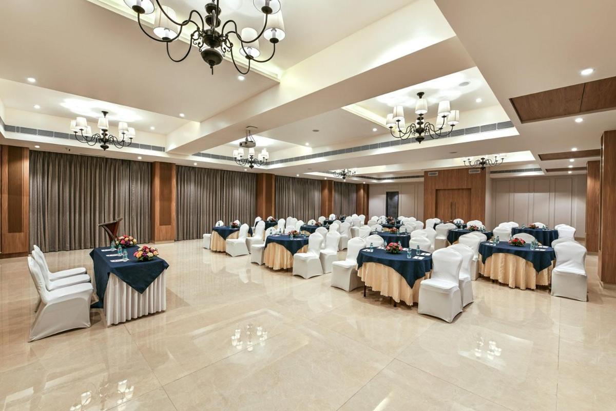 Meritas Aura Resort Lonavla Exterior foto